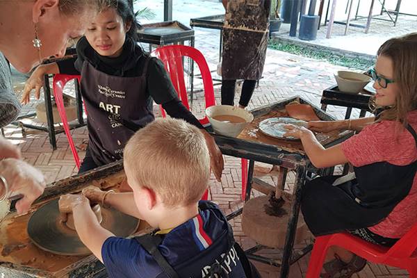 S’amuser en famille avec un expert potier 