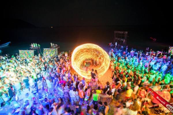 Guide complet de la Full Moon Party à Koh Phangan, Thaïlande 2025