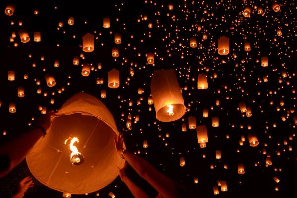 Festival des lanternes en Thaïlande 2025 : Loy Krathong et Yipeng