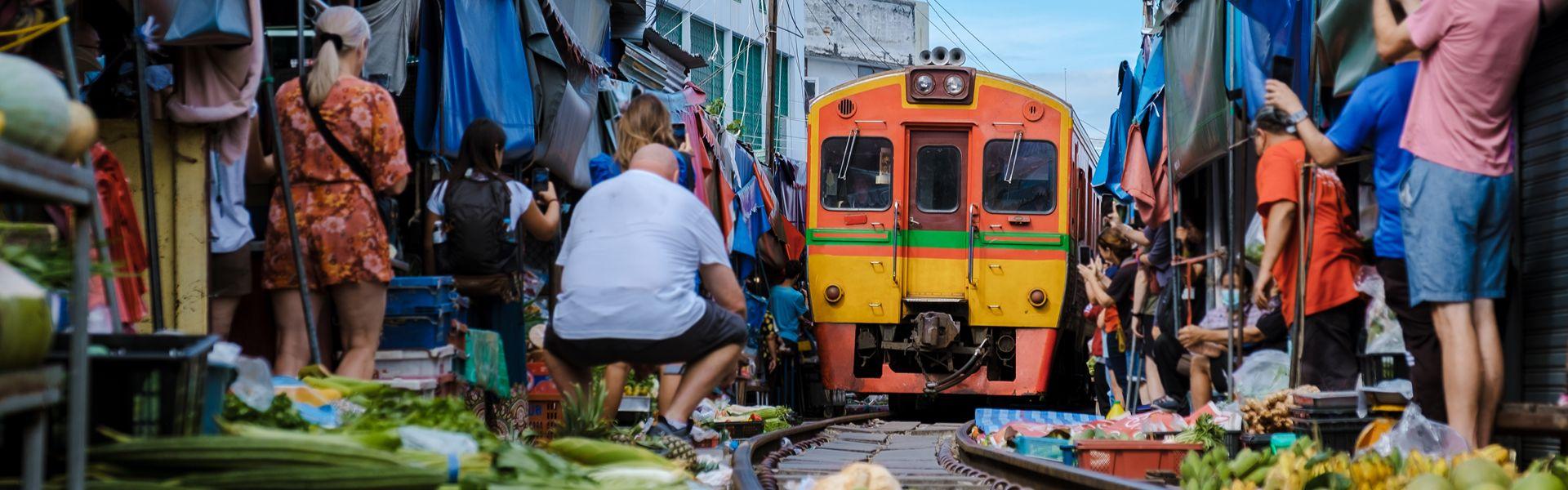Le marché ferroviaire de Maeklong