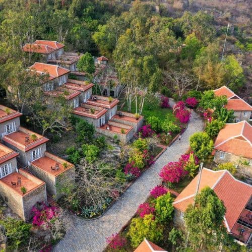 Victoria Nui Sam Lodge