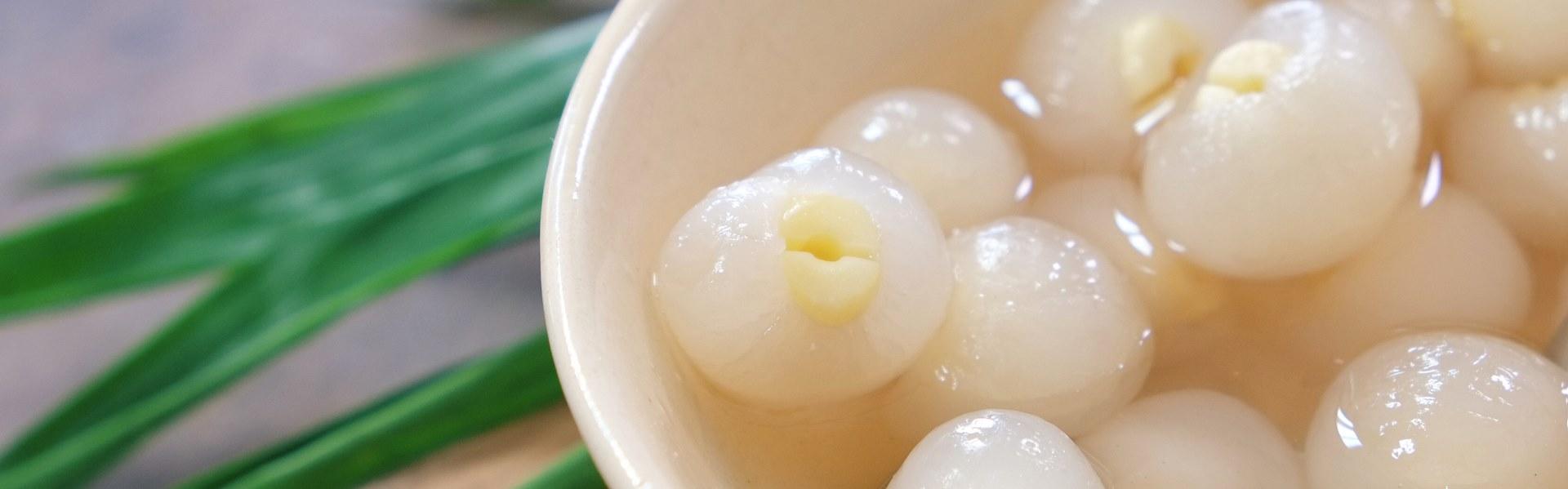 Soupe sucrée aux longanes et aux graines de lotus