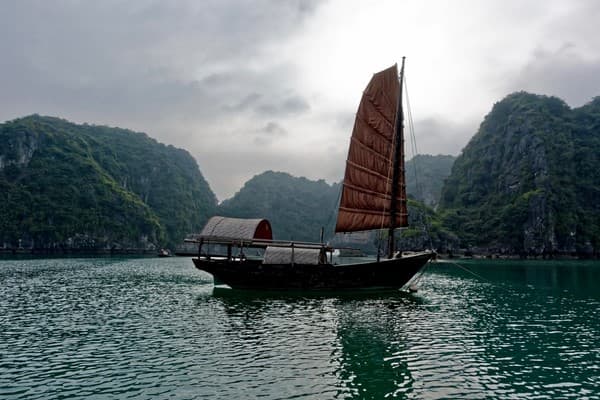 Jour 04 : Halong - Hanoi - vol pour Hue