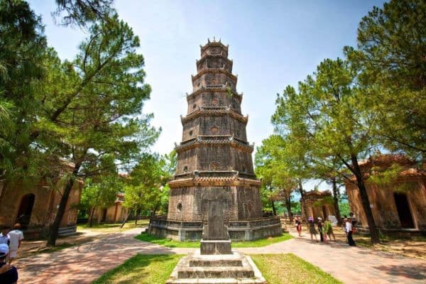 Jour 10 : Hue - Thien Mu - village de Thuy Bieu