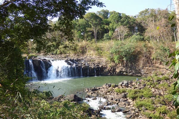 Jour 09 : Vientiane - Vol Pakse - Tad Lo - Plateau Bolaven