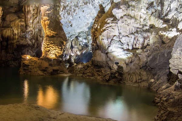 Jour 08 : Dong Hoi - Grotte de Phong Nha - Hue