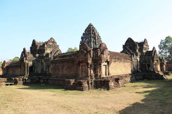 Jour 03 : Siem Reap - Banteay Srei - Coucher du Soleil au Pré Rup