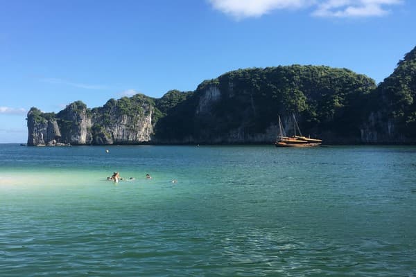 Jour 12 : Ninh Binh - Baie d’Halong - Croisière à bord