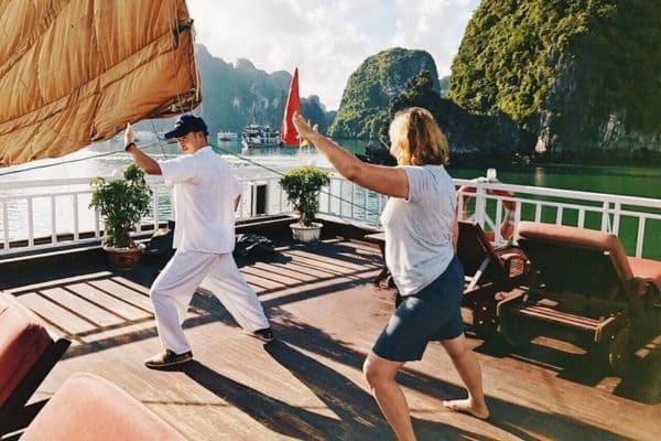 Jour 04 : Baie d’Halong - Hanoi - Hue (en vol)