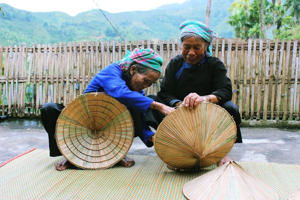 bac ha, vietnam, metier traditionnel, fabrication des chapeaux coniques