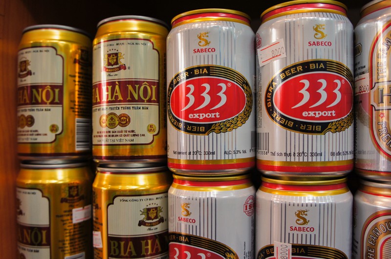 des cannettes de la bière 333 à Saigon, Ho Chi Minh Ville, Vietnam