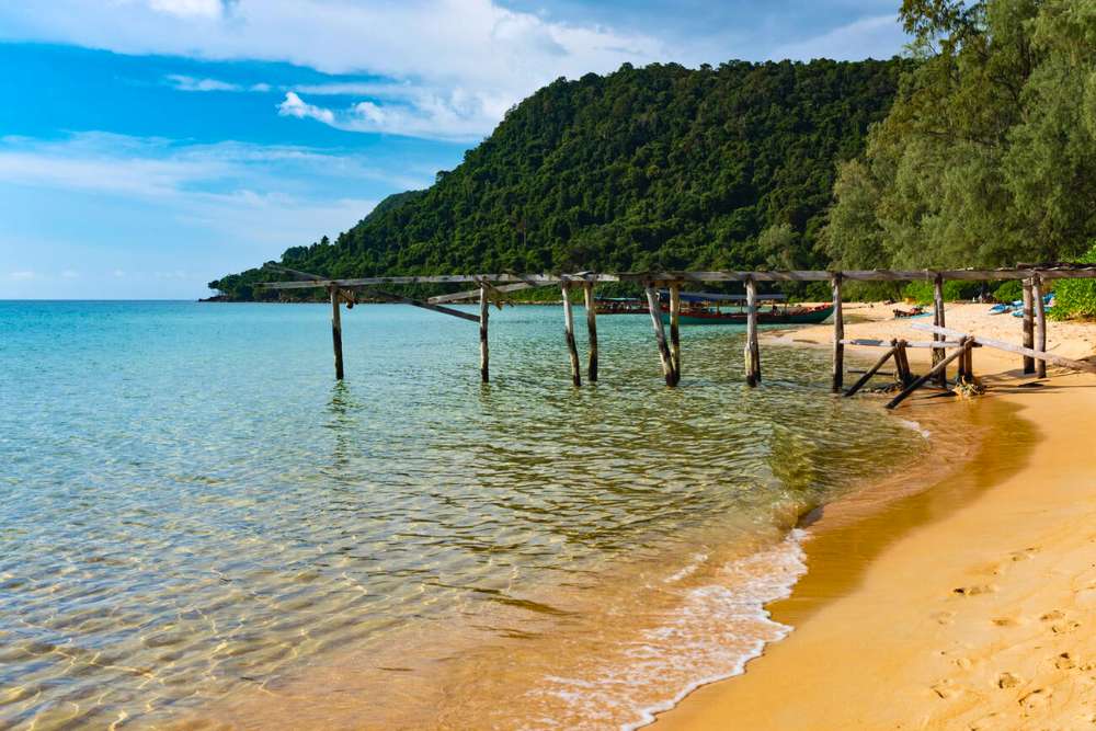plage sur l'île de Koh Rong Samloem au Cambodge en décembre