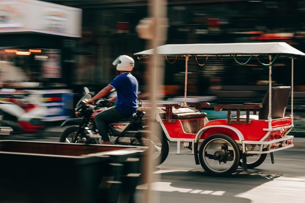 tuktuk roulant vite au cambodge