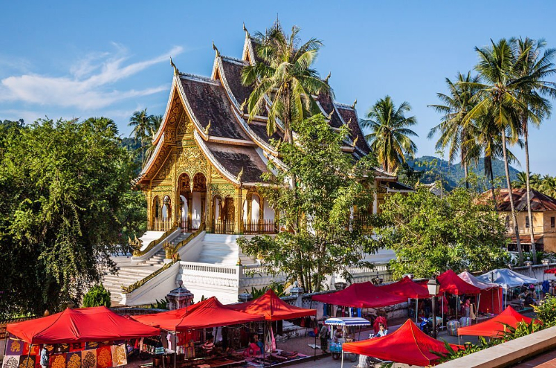 combien donner en pourboire au laos, temple laos, marché laos