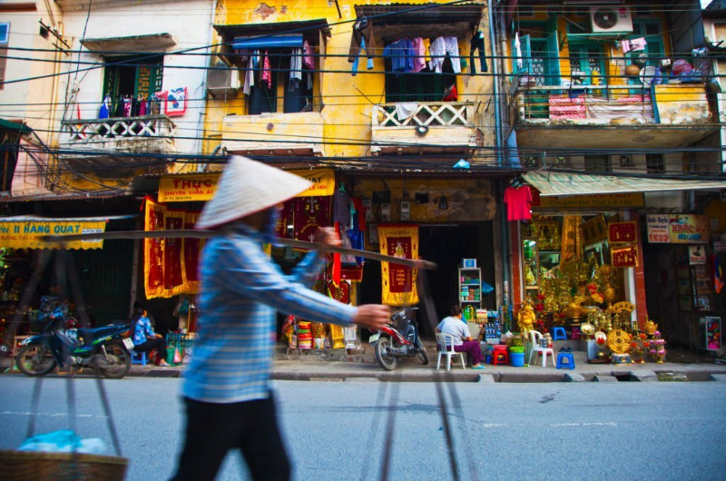 combien donner en pourboire au vietnam, vieux quartier vietnam, marchand de rue vietnam