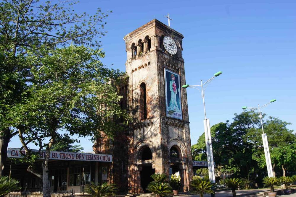 dmz vietnam, zone vietnamienne démilitarisée, quang tri, sanctuaire marial la vang, basilique notre dame la vang,