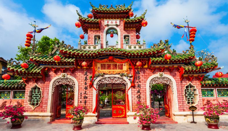 temple Phuc Kien ou maison communale des chinois de Fujian richement orné à Hoi An