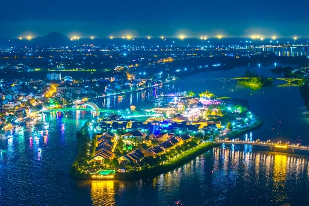 L'île de la mémoire de Hoi An avec ses lumières scintillantes la nuit