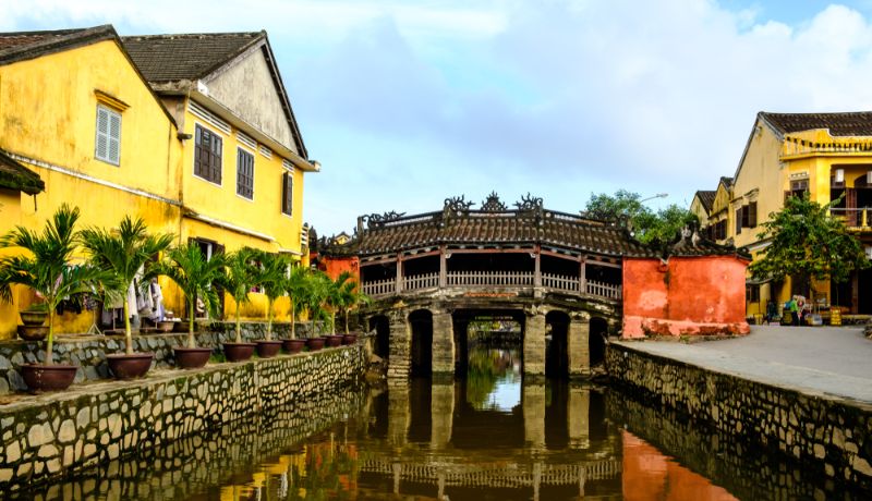 pont couvert japonais à l'ancienne ville de Hoi An