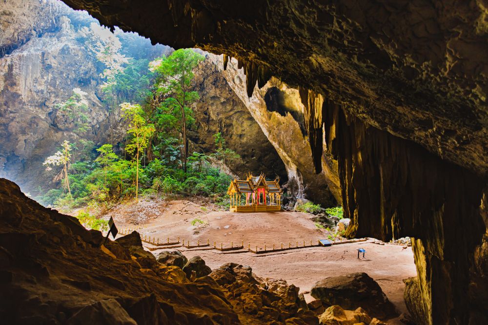 guide voyage hua hin, parc national khao sam roi yot, grotte phraya nakhon, voyage thaïlande