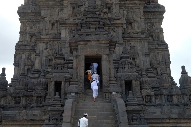 prambanan, temple, java, yogyakarta, indonesie, hindou, voyage, asiatica travel, grandes tours, moines, entree