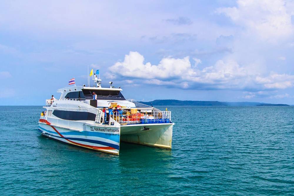 ferry de l'embarcadère de Laem Sok vers île de Koh Kood, Thaïlande