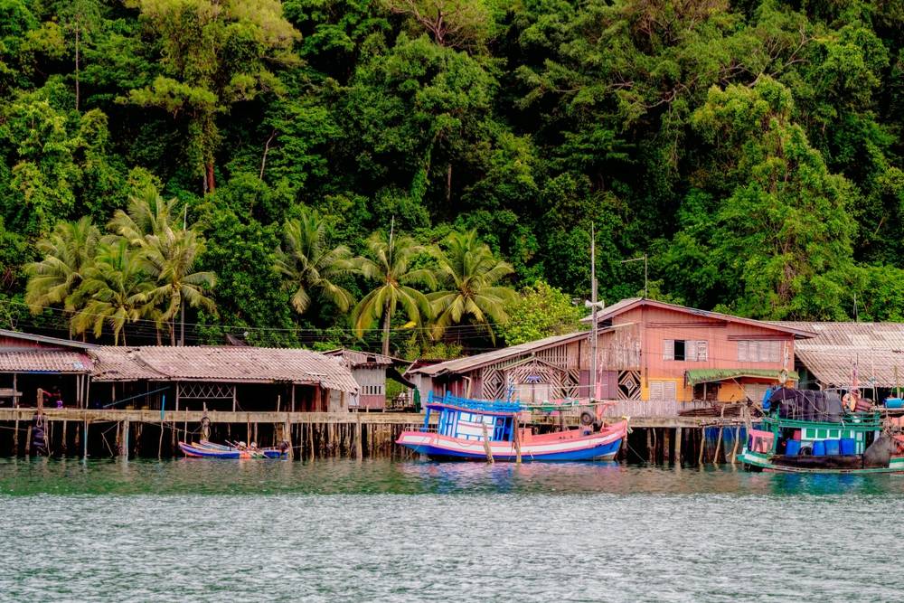 Village de pêcheur Ban Ao Salad à île de Koh Kood, Thaïlande