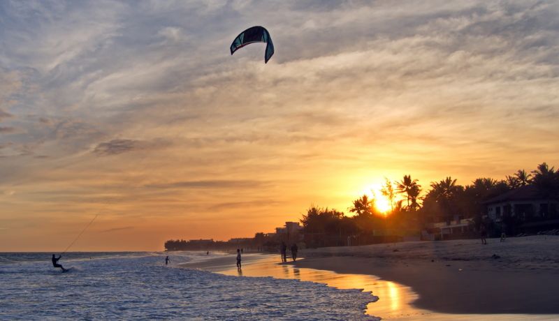 kitesurf à Mui Ne au coucher du soleil