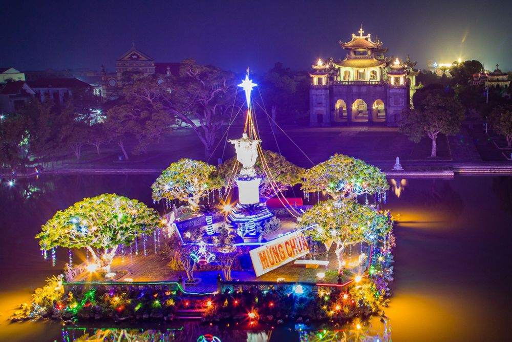 noel vietnam, noël vietnam, fête de noel au vietnam, cathédrale phat diem, ninh binh