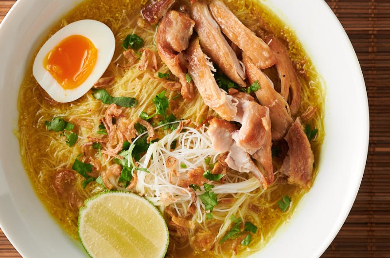 plat de rue, cuisine, indonesie, voyage, asiatica travel, soto