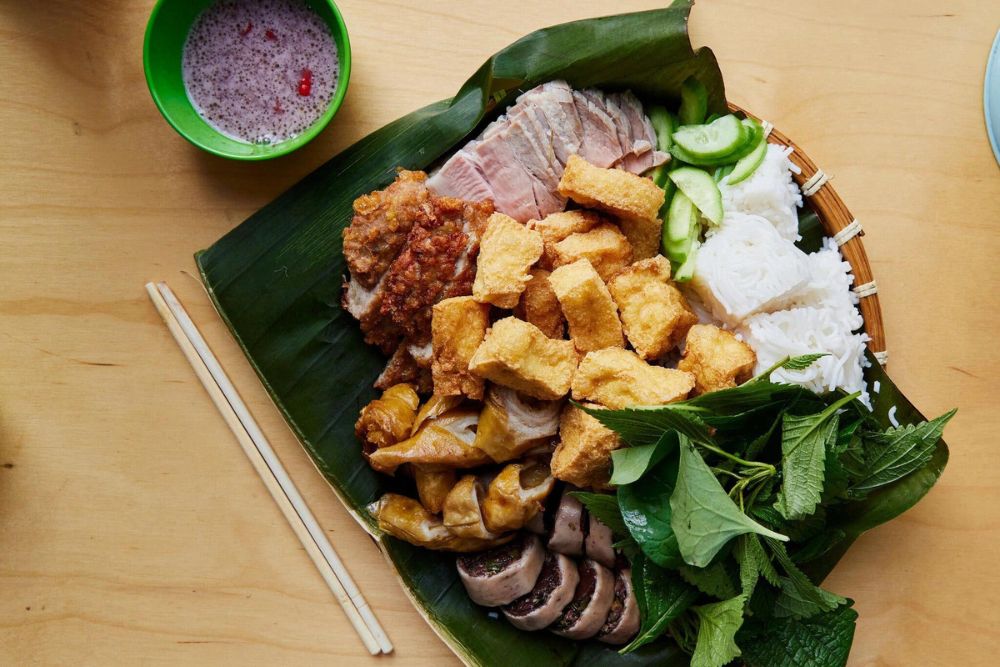 plats insolites du Vietnam, vermicelles aux tofus et à la sauce crevette