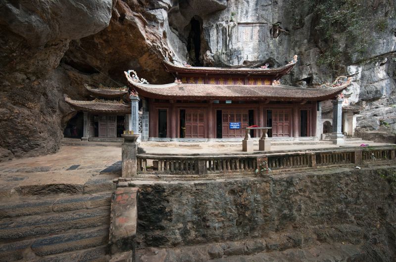 pagode Bich Dong construite dans la grotte