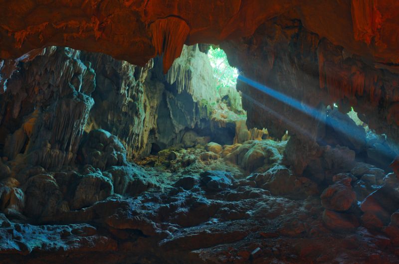 intérieur de la grotte de Dau Go