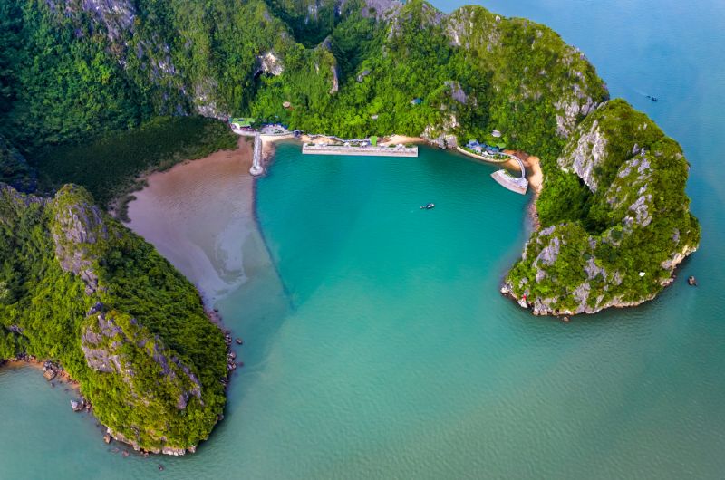 vue de haut de la grotte de Dau Go