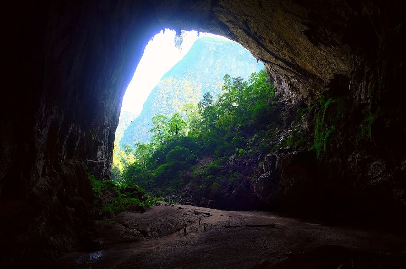 entrée de la grotte En, grotte des hirondelles
