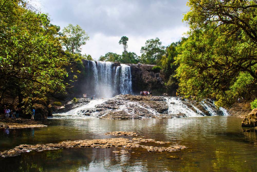 cascade Bou Sra coule à flot à Mondulkiri au Cambodge
