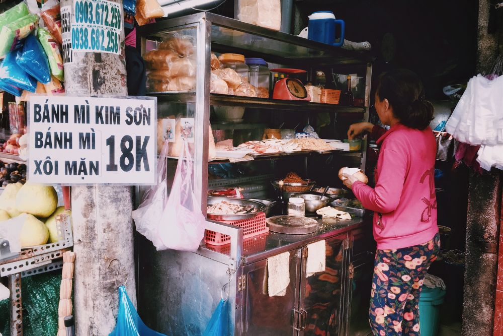 raison pour visiter saigon, cuisine de saigon, banh mi