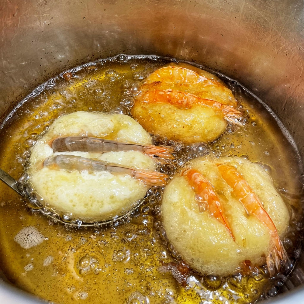 le “Bánh Tôm Hô Tây” (beignet aux crevettes du lac de l’Ouest)