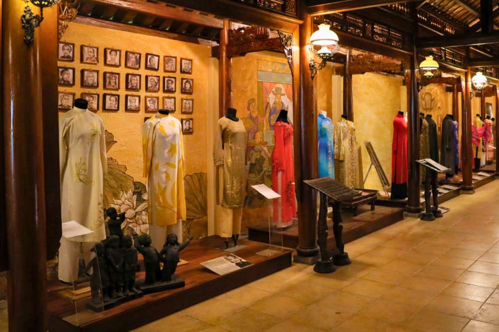 à l'intérieur du musée de Ao Dai à Ho Chi Minh Ville