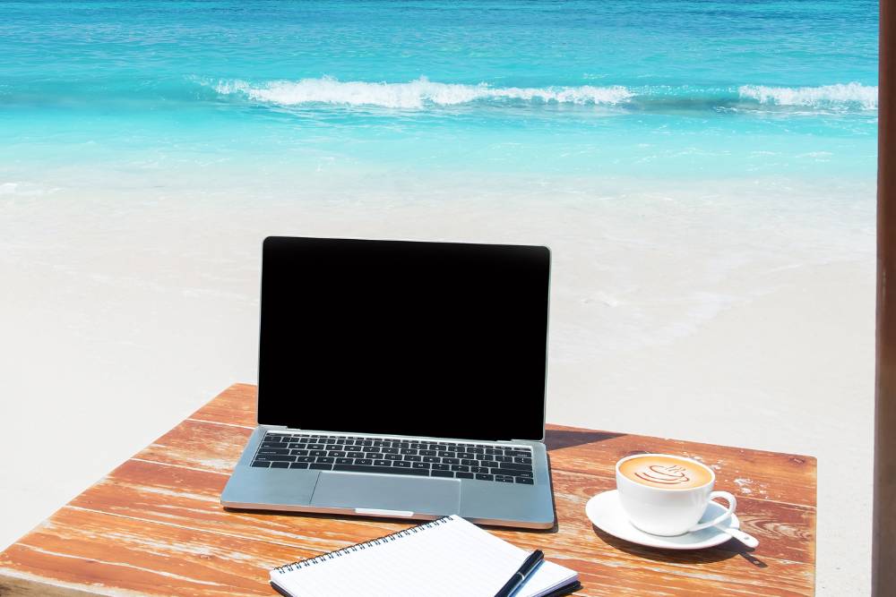 travailler à distance en profitant de la plage en Thaïlande avec le visa DTV