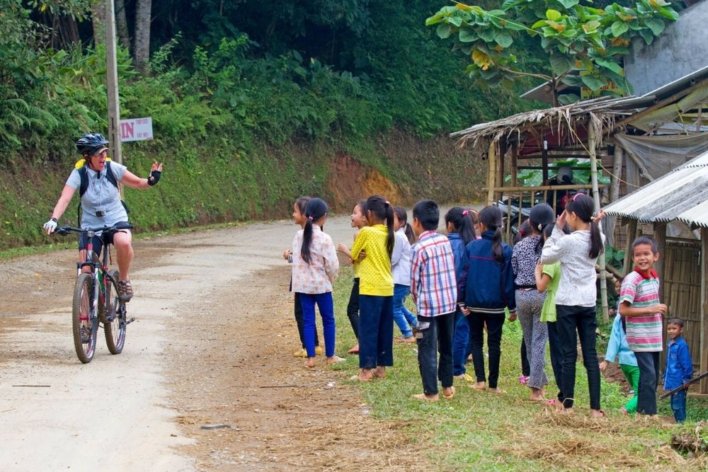 touristes à vélo à Mai Chau
