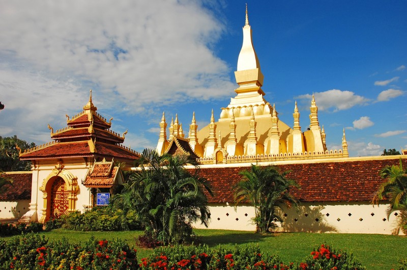 vientiane, laos, voyage, asiatica travel, temple, pha that luang