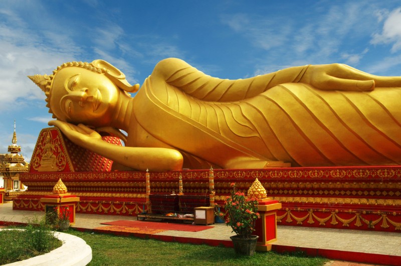 vientiane, laos, voyage, asiatica travel, bouddha couche