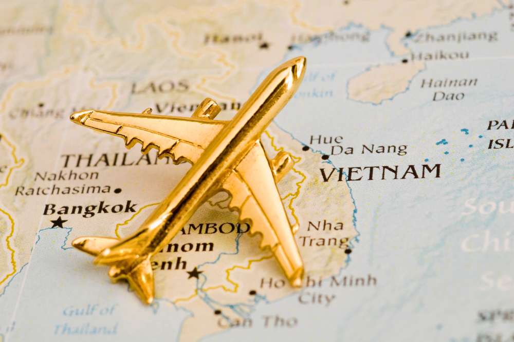 carte de Thaïlande et du Vietnam avec un modèle réduit d'avion