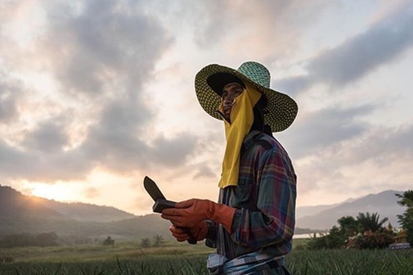 visite cambodge, trek et nature au cambodge, homme local au milieu de la nature