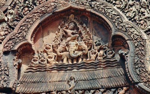 vacances cambodge, secrets de la culture khmer, reliefs sur un temples d’angkor