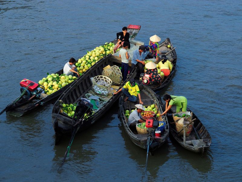 agence voyage vietnam cambodge, visite cambodge 2 semaines, vie locale, jouer au football