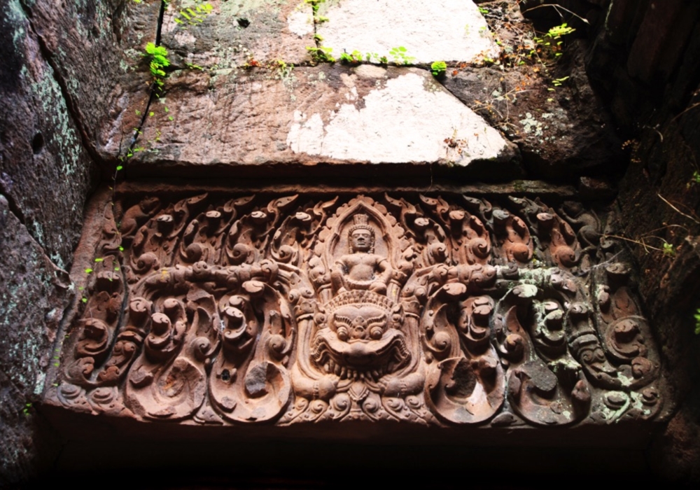 vietnam cambodge authentique, reliefs sur un temple angkor