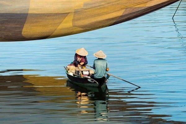 agence voyage vietnam cambodge, vacances été vietnam, barque dans la rivière