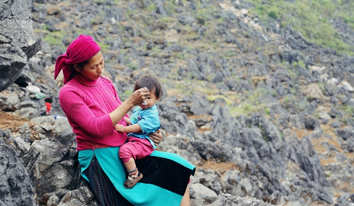 séjour vietnam, nord-est par la photographie, mère et fils dans le plateau dong van